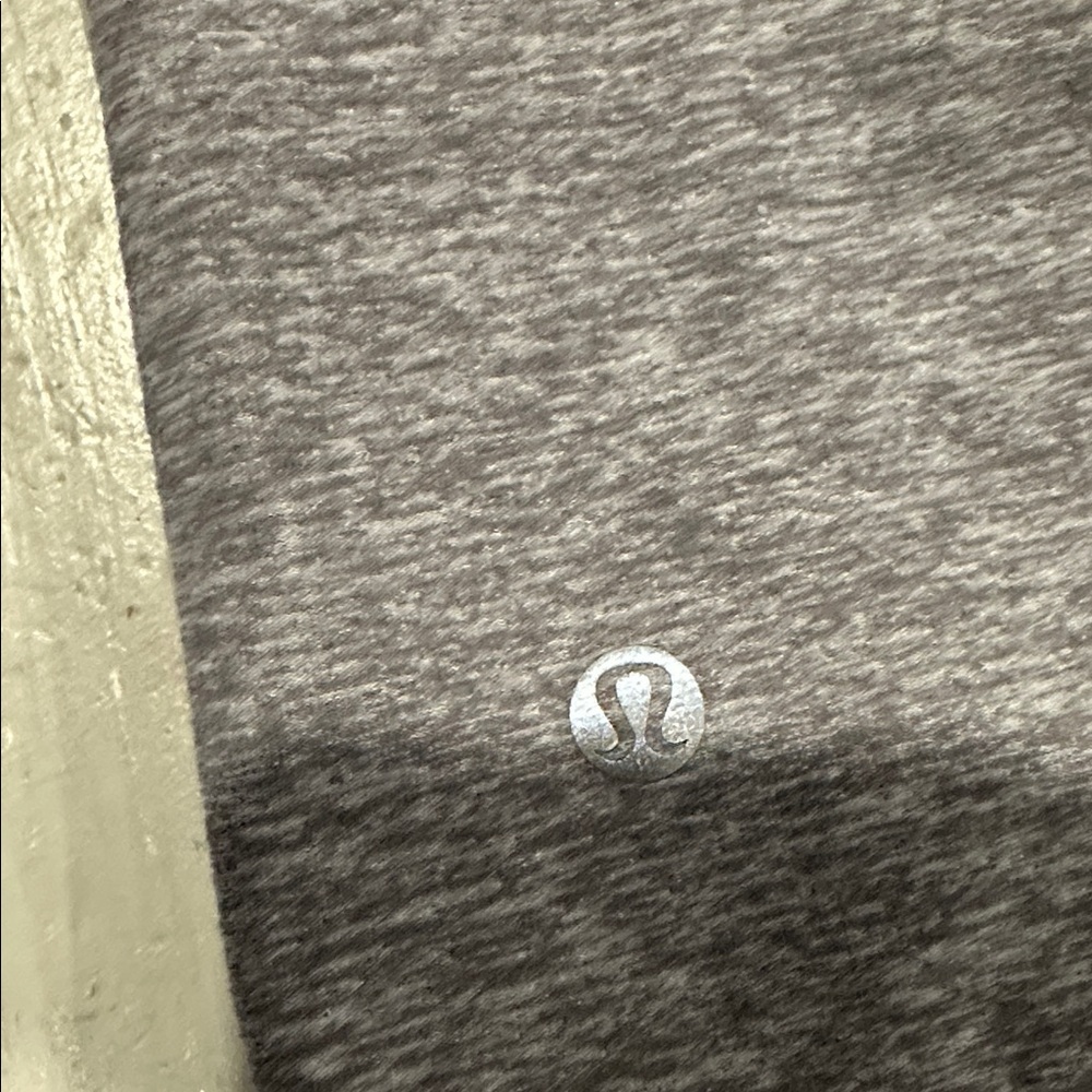 Lululemon Make A Move Long Sleeve Womens sz 4 perfect! Front pockets! - Picture 4 of 5